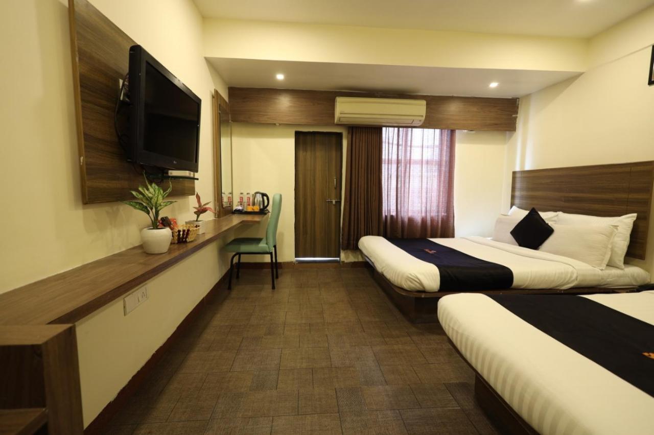 Saish Hotel シルディ エクステリア 写真