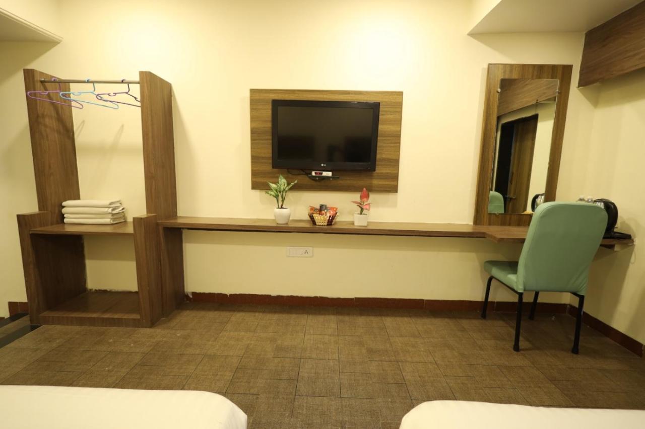 Saish Hotel シルディ エクステリア 写真
