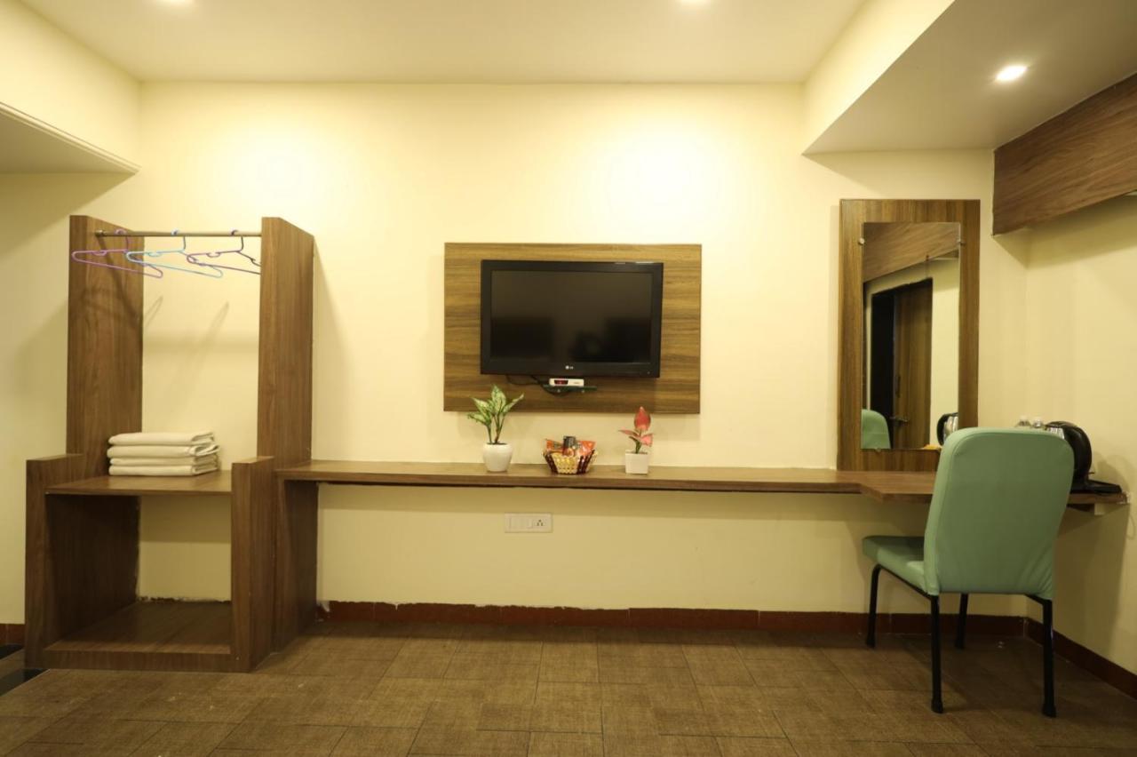 Saish Hotel シルディ エクステリア 写真