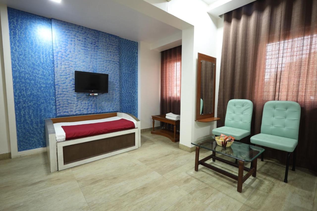 Saish Hotel シルディ エクステリア 写真