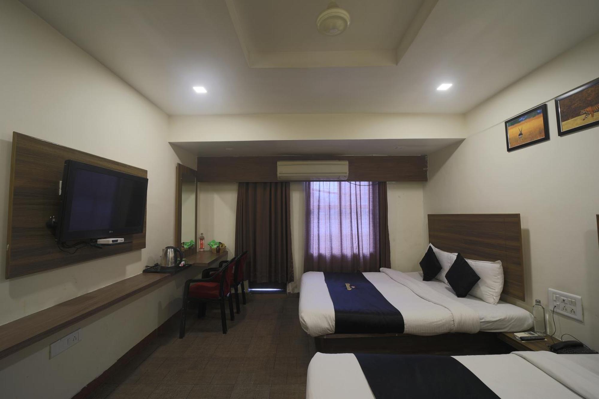 Saish Hotel シルディ エクステリア 写真